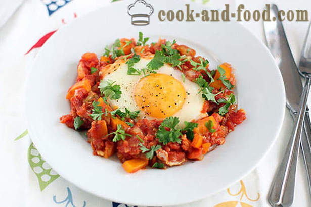 Uma receita simples para ovos mexidos com legumes ao pequeno-almoço