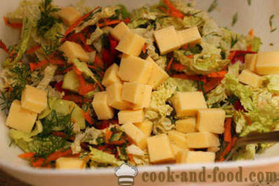 Receita de salada de repolho chinês com queijo e croutons