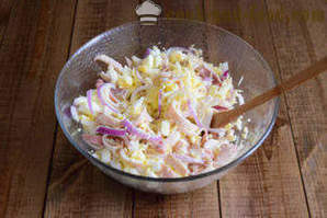 Salada de lulas com queijo e ovos