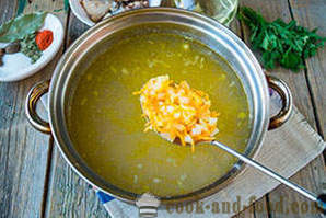 Sopa de arroz com peixe enlatado