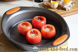 Tomates recheados com ovo e queijo