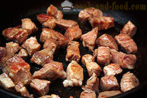 Carne de porco fritada com abobrinha na panela