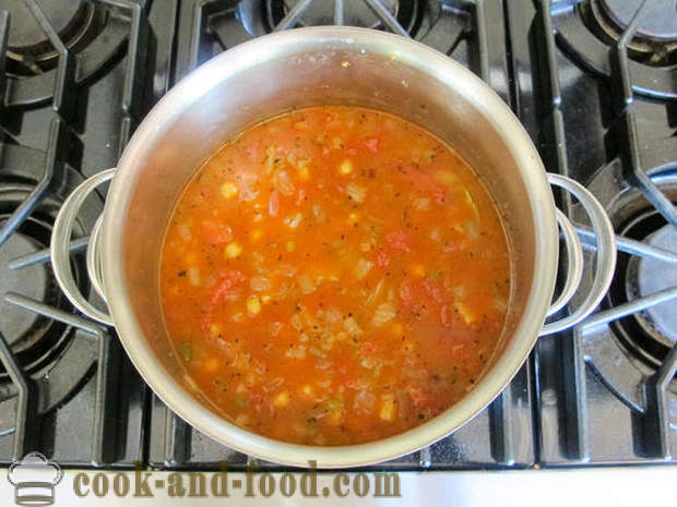 Sopa de Tomate com grão de bico e legumes