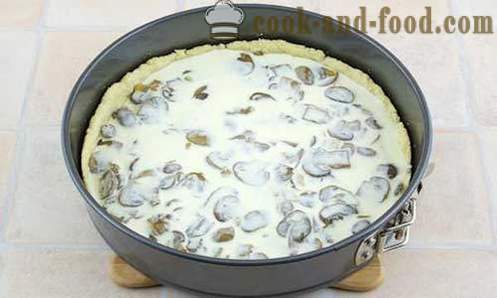 Abrir torta com cogumelos e queijo