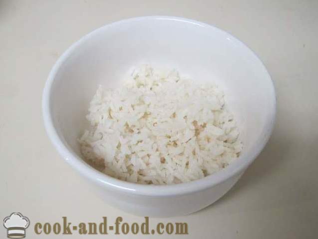 Sopa de arroz com repolho e carne picada