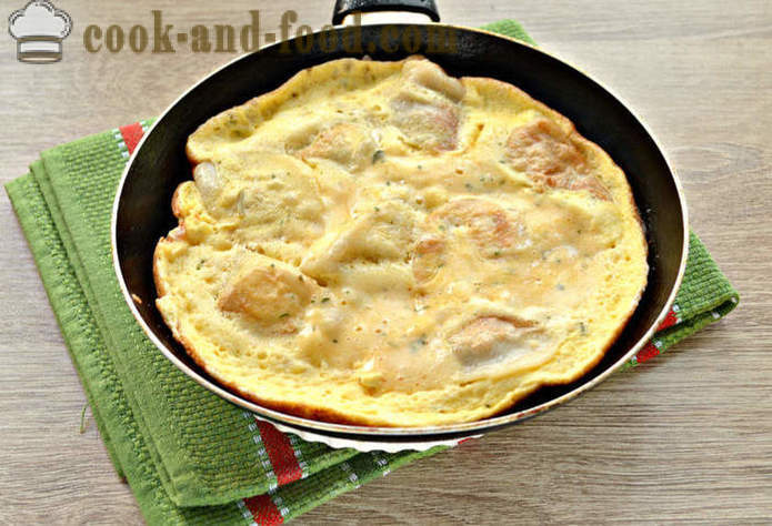 Omelete com bolinhos de massa na panela - como os bolinhos quentes deliciosos, um passo a passo fotos de receitas