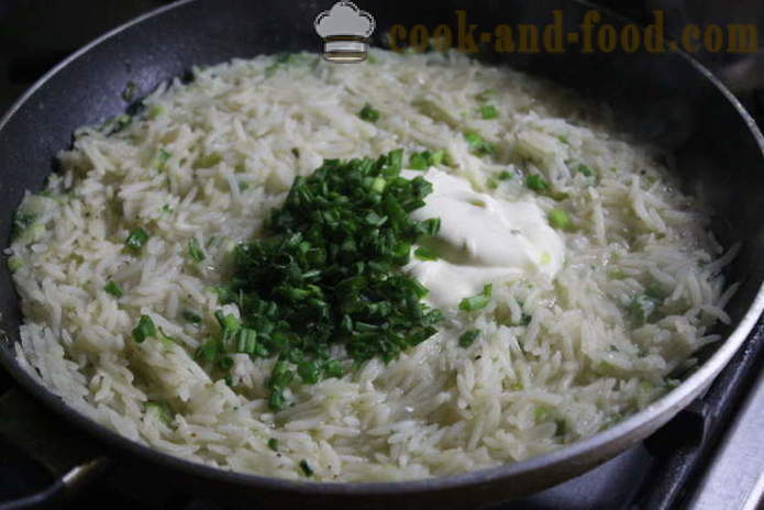 Delicioso enfeite arroz friável com creme de leite e ervas - como cozinhar um delicioso prato de arroz, um passo a passo fotos de receitas
