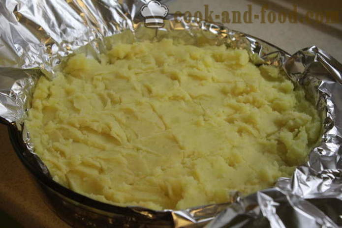 Torta de batata Inglês com carne e cogumelos - como cozinhar um guisado de batatas e carne, com um passo a passo fotos de receitas