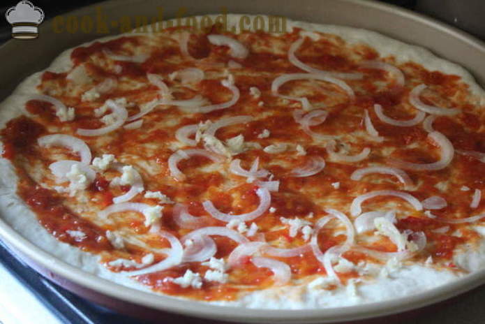 Pizza fermento com carne e queijo em casa - passo a passo receita photo-pizza com carne picada no forno