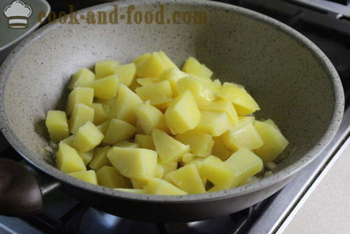 Batatas cozidas com cebolas e bacon - tão delicioso para cozinhar batatas para um prato, um passo a passo fotos de receitas