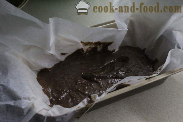 Bolo de chocolate com peras inteiras - como fazer um bolo de chocolate com casa de pêra, fotos passo a passo receita