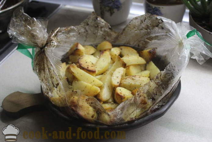 Batatas cozidas com mel e mostarda no forno - como deliciosos para cozinhar as batatas no buraco, passo a passo receita com phot