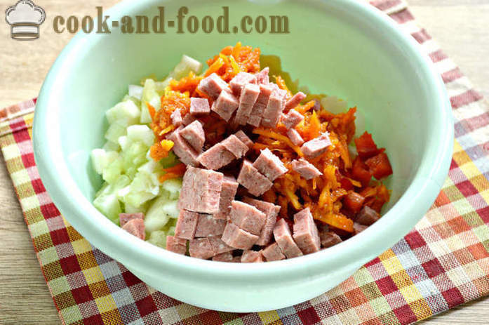 Salada coreana de cenouras e pimentões, batatas e lingüiça - Como fazer uma salada de cenoura coreano e pimentas, um passo a passo fotos de receitas