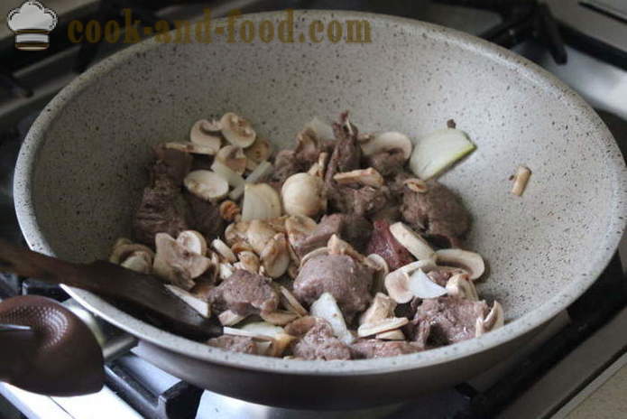 Saboroso ensopado de carne - ambos delicioso para cozinhar o guisado de carne com cogumelos, um passo a passo fotos de receitas