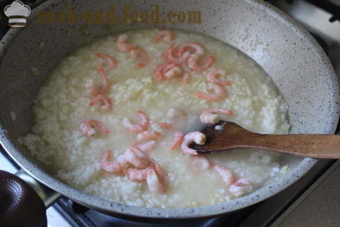 Arroz delicioso com camarão em tailandês - Como cozinhar o arroz com frutos do mar, um passo a receita passo com fotos