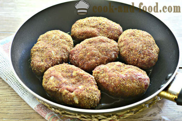 Rissóis de carne suculento com batatas cruas raladas - Como fazer hambúrgueres de carne moída com batata, um passo a passo fotos de receitas
