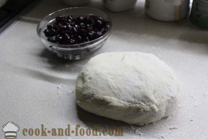 A massa para os bolinhos de massa com levedura - Como preparar a massa para bolinhos na máquina de fazer pão, um passo a passo fotos de receitas