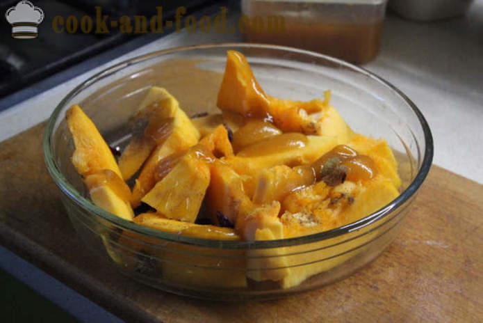 Abóbora cozida com mel, frutos secos e especiarias - a forma de assar as fatias de abóbora no forno, com um passo a passo fotos de receitas