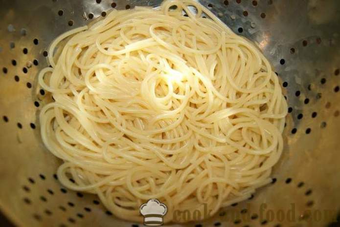 Monstro Espaguete - leve e saborosos pratos quentes para o Dia das Bruxas com suas mãos, passo a passo fotos de receitas