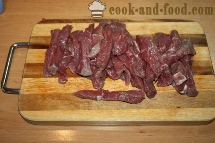 Strogonoff de Carne da carne com vinho e legumes - um passo a receita passo com fotos como cozinhar strogonoff de carne com molho