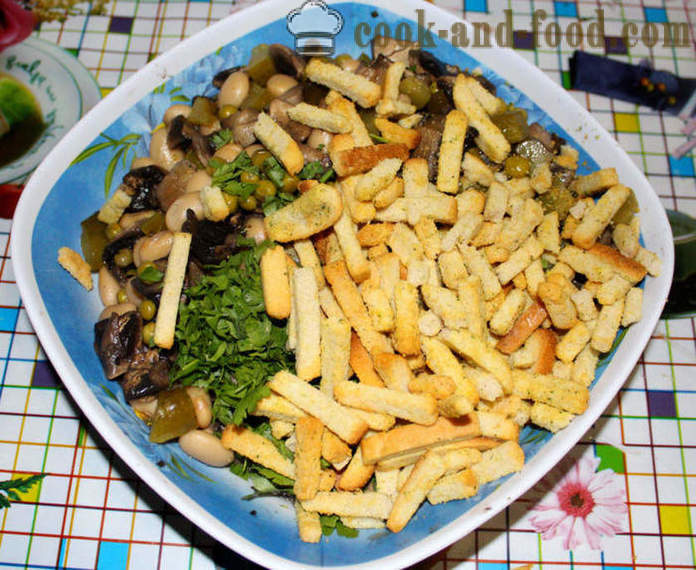 Salada de feijão delicioso com cogumelos e croutons - como cozinhar salada de feijão, um passo a passo fotos de receitas