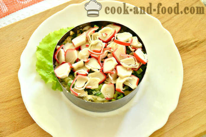Salada em camadas com milho e caranguejo varas em lotes - como preparar salada em camadas no ringue, com um passo a passo fotos de receitas