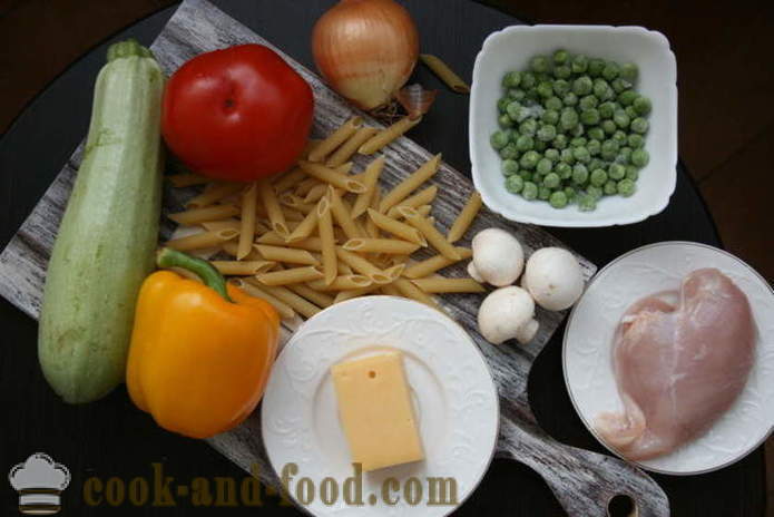Massas caseiras italiano com frango, legumes e queijo - como cozinhar macarrão italiano em casa, fotos passo a passo receita