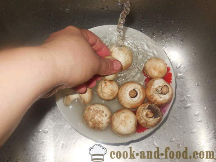 Cogumelos cozidos em molho de creme em uma panela - como cozinhar cogumelos em creme de leite, um passo a passo fotos de receitas