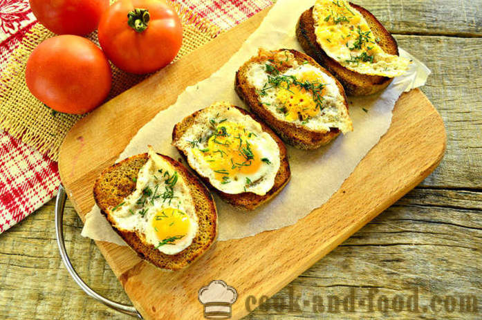 Rabanada com ovo e verdes em uma frigideira - como fazer um brinde com um ovo no café da manhã, um passo a passo fotos de receitas