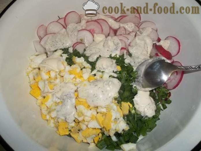 Deliciosa salada de rabanete com ovo e cebola verde - como preparar uma salada de rabanete, um passo a passo fotos de receitas