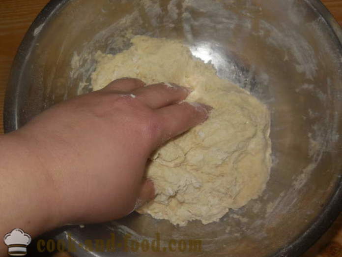 A massa para os bolinhos de soro de ovo - como misturar a massa em bolinhos, um passo a passo fotos de receitas