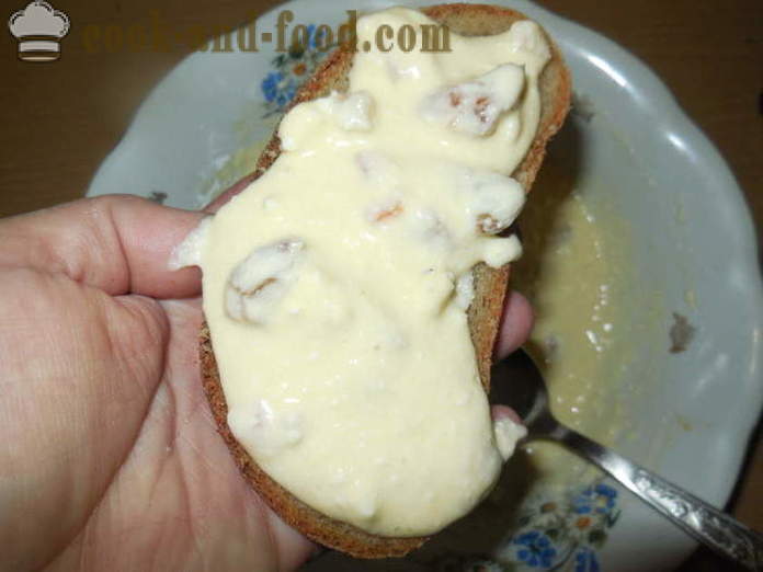 Cheesecake preguiçoso do pão com queijo, damascos secos e frutas kiwi - como um cheesecake asse preguiçoso com queijo cottage, um passo a passo fotos de receitas
