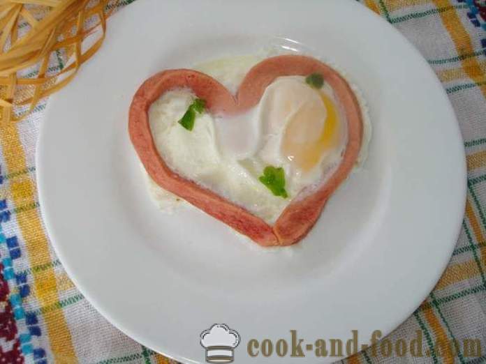 Ovos mexidos em um coração com salsicha - como fazer ovos mexidos em forma de coração em um forno de microondas, um passo a passo fotos de receitas
