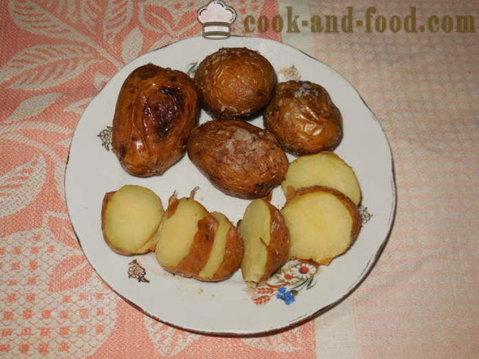 Batatas cozidas em seus revestimentos no forno - como deliciosas batatas cozidas em suas peles no forno, com um passo a passo fotos de receitas