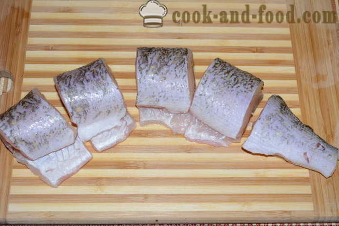 Lúcio frito com cebolas em uma farinha - como deliciosos fry pique em uma frigideira em casa, fotos passo a passo receita