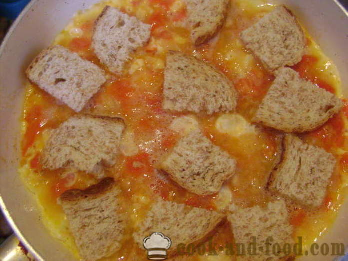 Mexidos em italiano - como cozinhar ovos mexidos com tomate, queijo e pão, com um passo a passo fotos de receitas