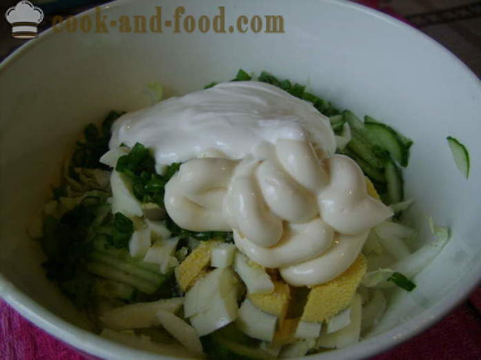 Salada com repolho chinês, pepino, ovo e cebola verde - como cozinhar uma deliciosa salada de repolho chinês, um passo a passo fotos de receitas