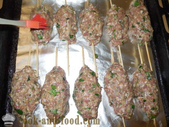 Kebab delicioso de carne no forno - como cozinhar kebab em casa, passo a passo fotos de receitas