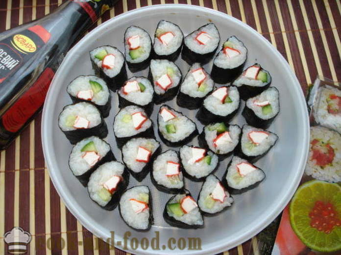 Sushi com varas de caranguejo e pepino - Como fazer sushi com as varas de caranguejo em casa, fotos passo a passo receita