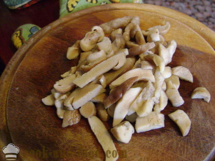 Deliciosa sopa de cogumelo dos cogumelos brancos congelados - como cozinhar sopa dos cogumelos brancos congelados, um passo a passo fotos de receitas