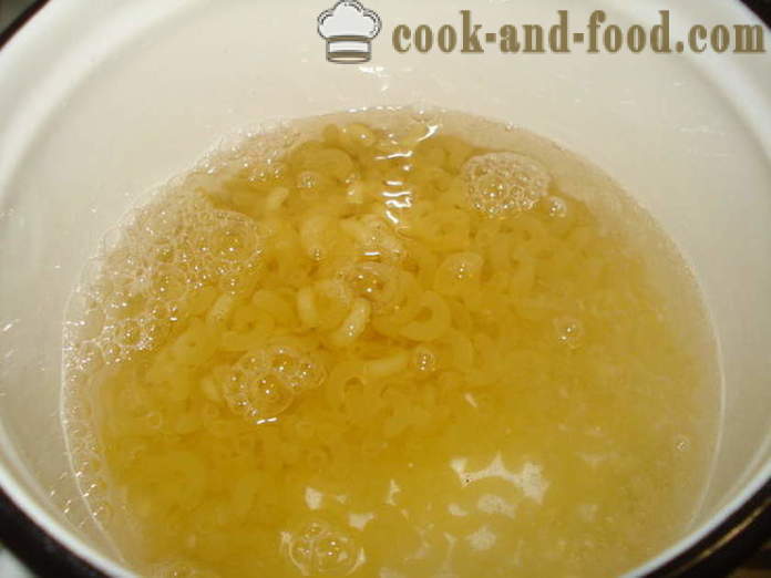 Como cozinhar o macarrão na panela para que eles não fiquem grudadas, passo a passo fotos de receitas