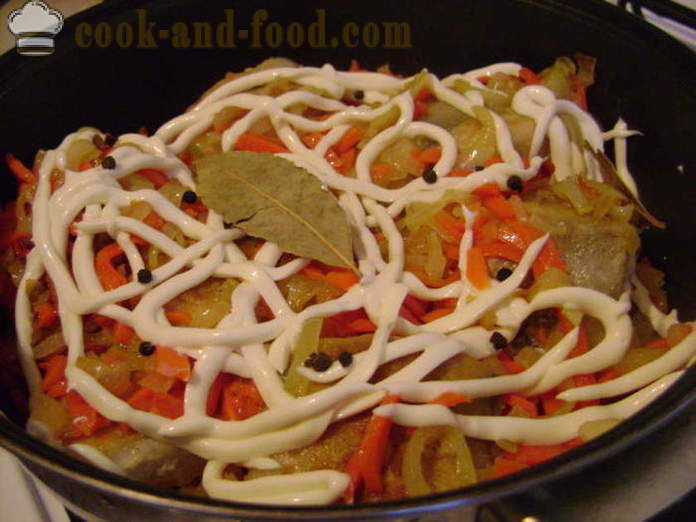 Um delicioso brotoly receita cozida com cebola e legumes - cozinhar brótola peixe com maionese, um passo a passo fotos de receitas