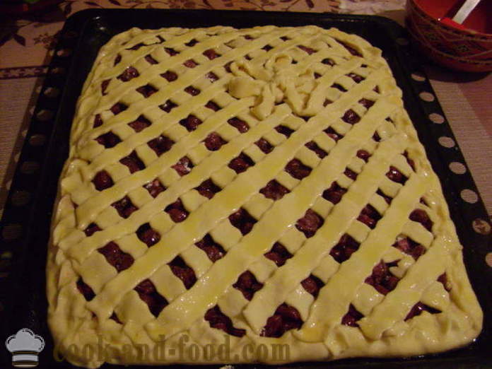 Bolo de fermento exterior com cerejas - Como cozinhar um bolo com uma cereja no forno, com um passo a passo fotos de receitas