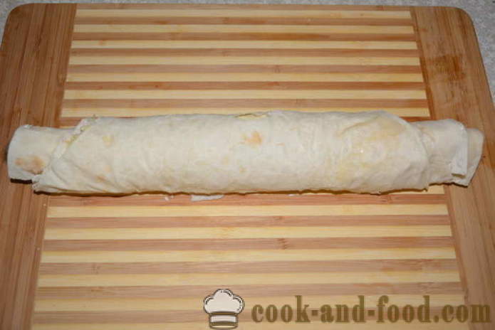 Um simples rolo de pão pita com arenques pequenos, queijo e ovos - como cozinhar um pedaço de pão pita com arenques pequenos, um passo a passo fotos de receitas
