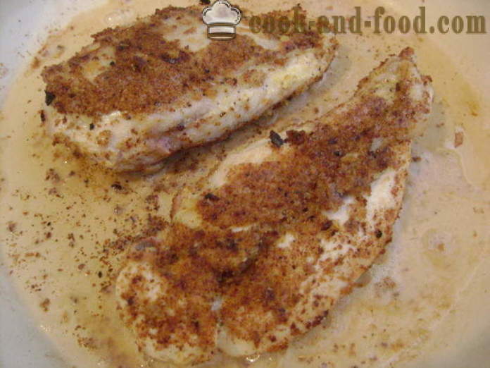 Peito de frango com casaco de omelete em uma panela - como cozinhar os peitos de frango em um casaco de pele para o jantar, com um passo a passo fotos de receitas