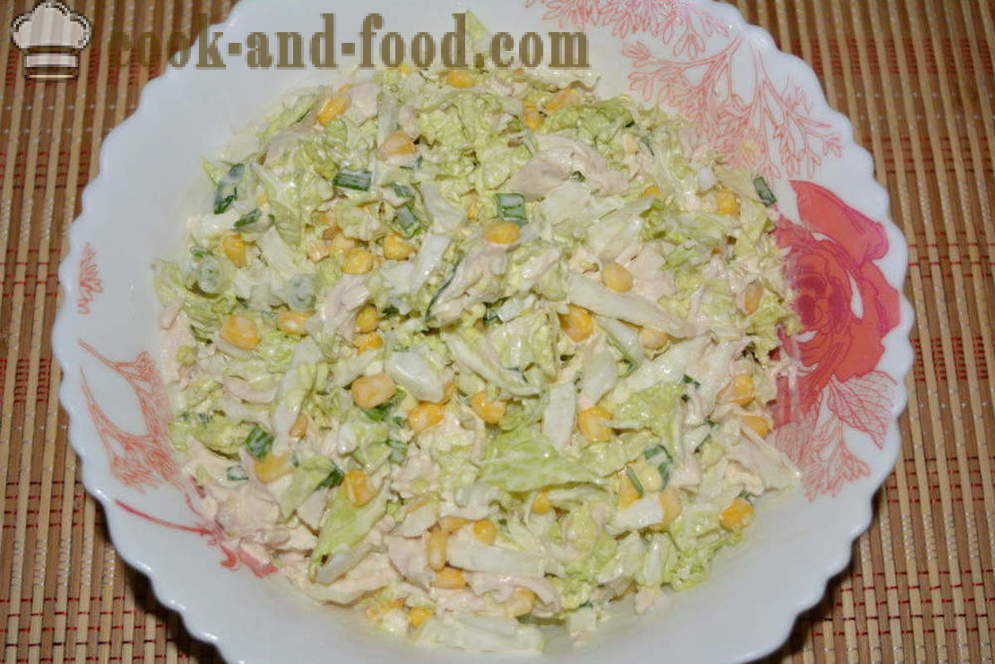 Um simples salada com couve chinesa, frango e milho - como preparar uma salada de repolho chinês com peito de frango, um passo a passo fotos de receitas