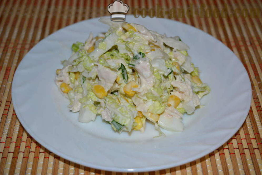 Um simples salada com couve chinesa, frango e milho - como preparar uma salada de repolho chinês com peito de frango, um passo a passo fotos de receitas