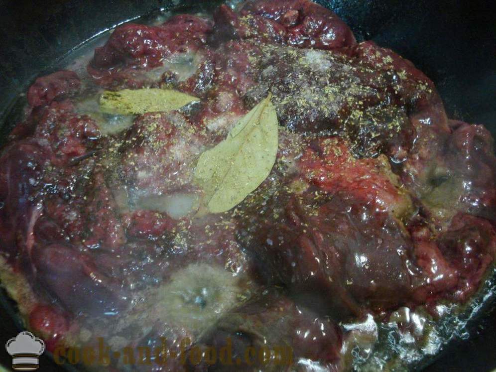 Fígado de frango delicioso em creme de leite com cebolas em uma panela - como cozinhar fígado de frango no creme de leite, um passo a passo fotos de receitas