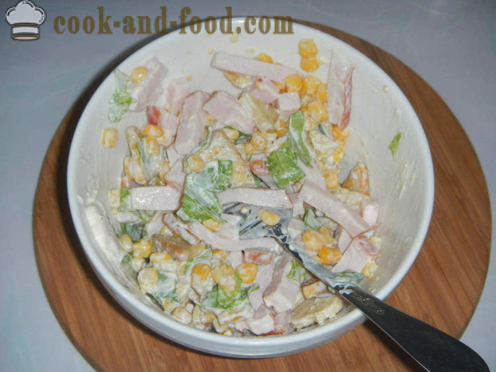 Uma deliciosa salada com croutons e milho - Como preparar uma salada com croutons e milho rapidamente, fotos passo a passo receita