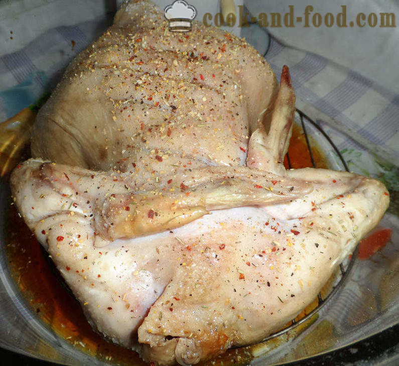 Frango assado com maçãs em aerogrill - Como assar frango inteiro, passo a passo fotos de receitas